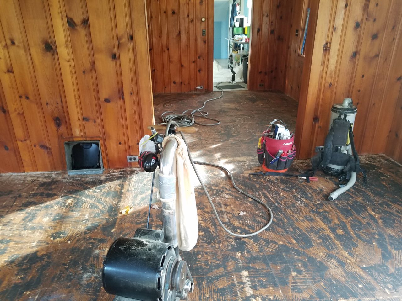 The same great room before refinishing